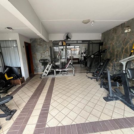 Casa Quintal Bueno! 5 Quartos Com Ar Split E Internet Ultra! Perto Do Melhor De Goiania! Marista Parques Areiao E Vaca Brava Hospital Premium Mater Dei Blue Fit Perdomo Goiania Shopping! Zewnętrze zdjęcie