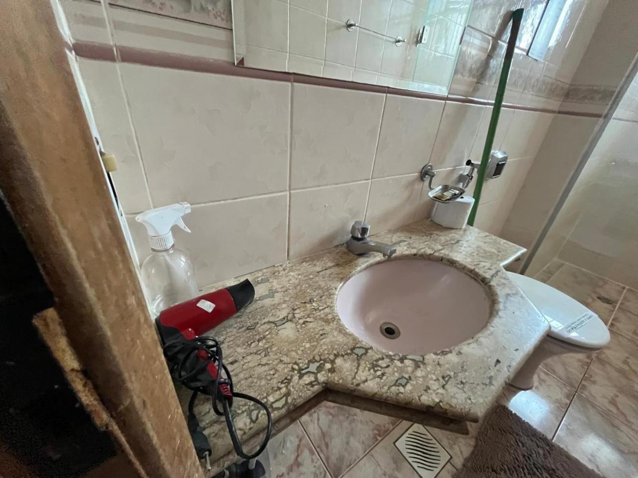 Casa Quintal Bueno! 5 Quartos Com Ar Split E Internet Ultra! Perto Do Melhor De Goiania! Marista Parques Areiao E Vaca Brava Hospital Premium Mater Dei Blue Fit Perdomo Goiania Shopping! Zewnętrze zdjęcie