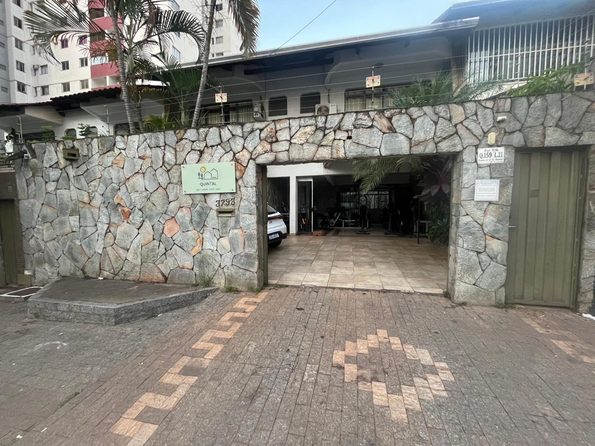 Casa Quintal Bueno! 5 Quartos Com Ar Split E Internet Ultra! Perto Do Melhor De Goiania! Marista Parques Areiao E Vaca Brava Hospital Premium Mater Dei Blue Fit Perdomo Goiania Shopping! Zewnętrze zdjęcie